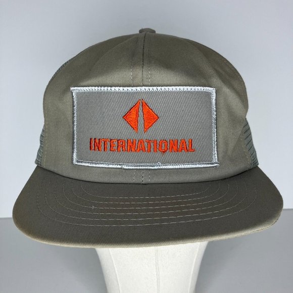 Vintage International Trucks Snapback Made in USA Gray Mesh Trucker Patch Hat - Picture 1 of 9